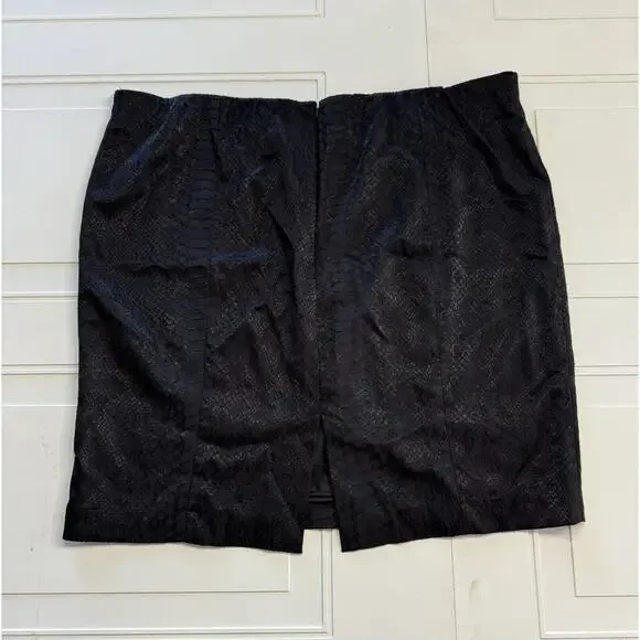 Lane Bryant Size 22 Snake Skin Pattern Black Mini Skirt with Back Slit - Picture 4 of 6